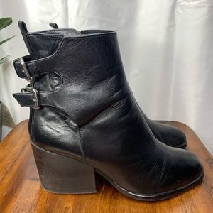 Zara Womans block heel Ankle bootie black